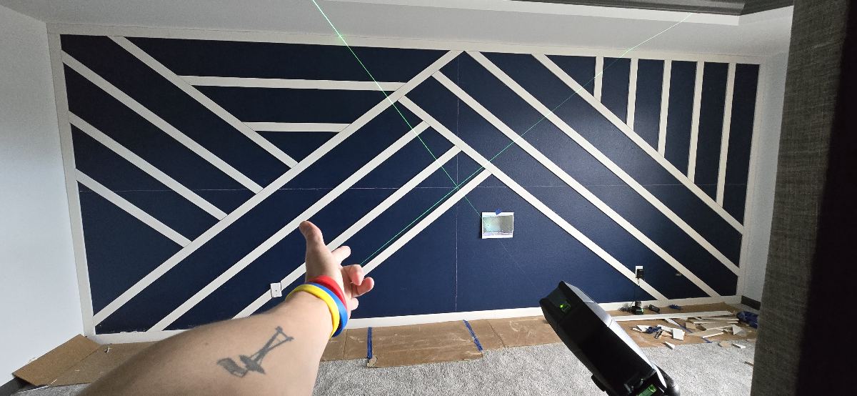 Geometric trim detailing during construction